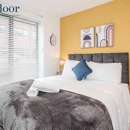 Milton Keynes Apartments, Sleeps Up To 5, Free Parking, Free Wifi & Movies, 7 Mins Drive To Milton Keynes Central Station For Direct Trains To London & The North Luaran gambar
