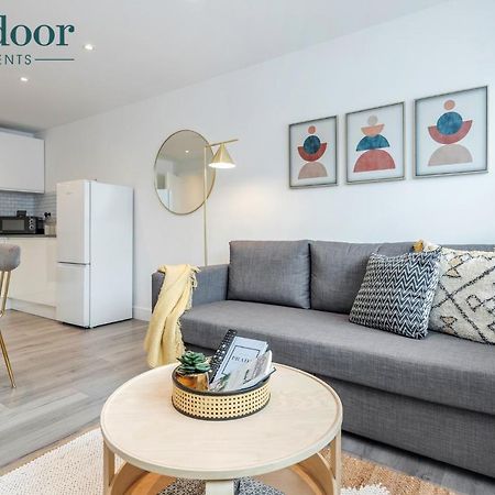 Milton Keynes Apartments, Sleeps Up To 5, Free Parking, Free Wifi & Movies, 7 Mins Drive To Milton Keynes Central Station For Direct Trains To London & The North Luaran gambar