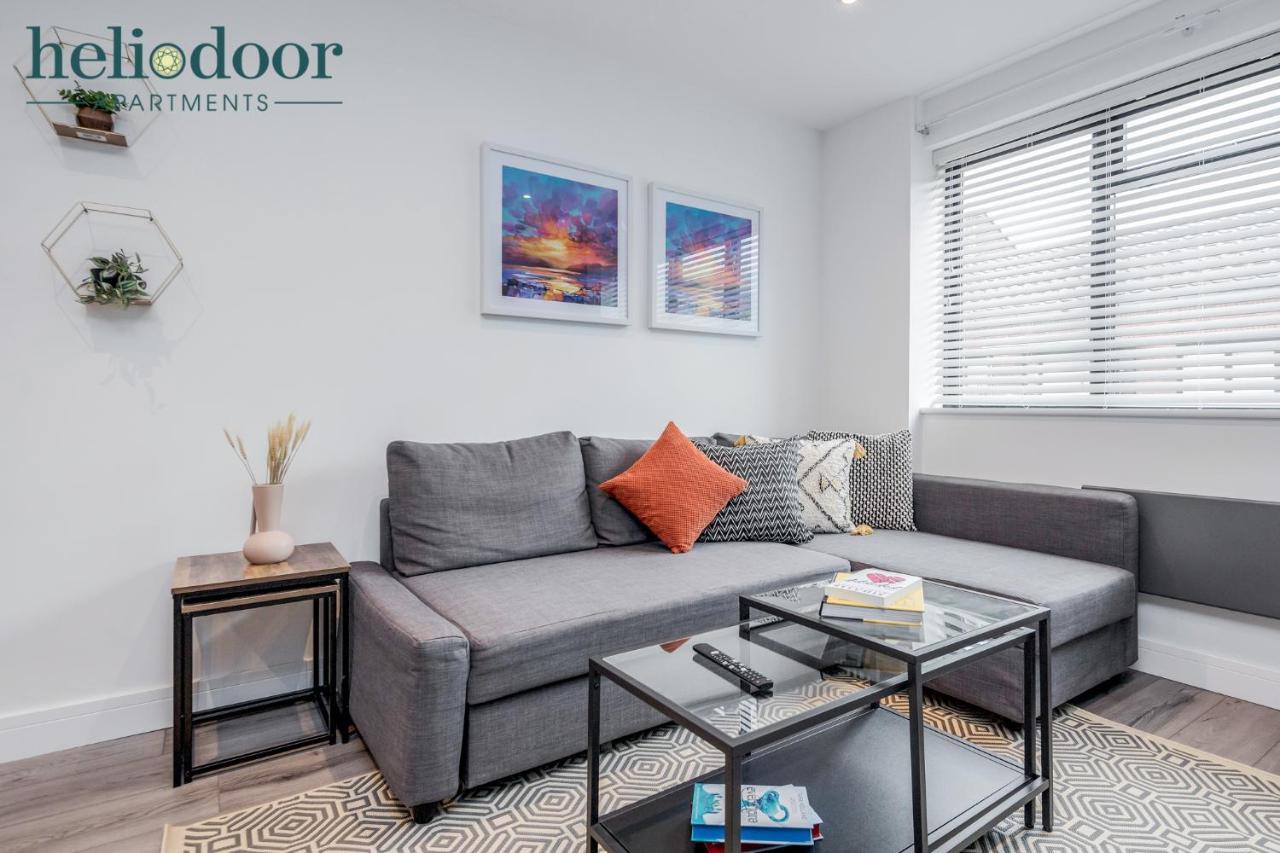 Milton Keynes Apartments, Sleeps Up To 5, Free Parking, Free Wifi & Movies, 7 Mins Drive To Milton Keynes Central Station For Direct Trains To London & The North Luaran gambar