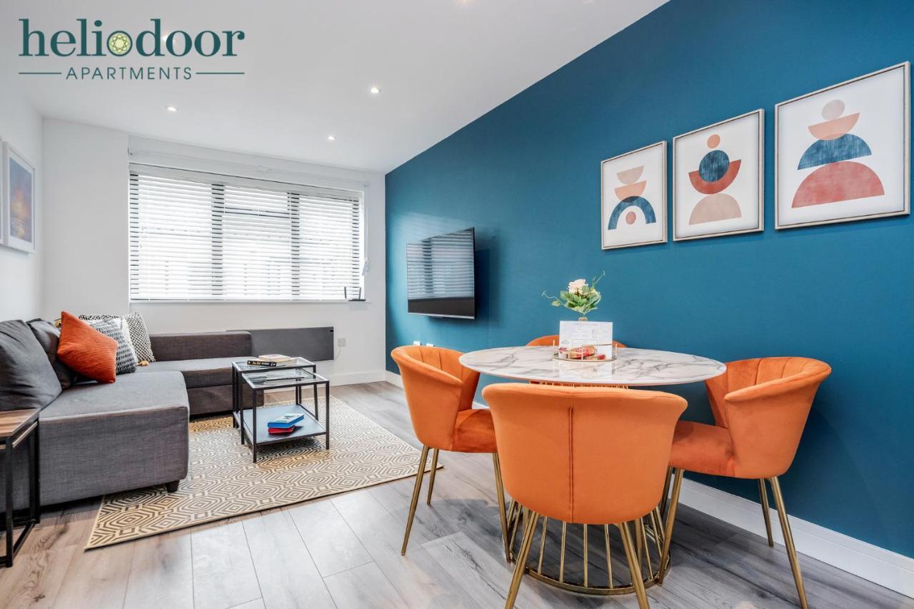 Milton Keynes Apartments, Sleeps Up To 5, Free Parking, Free Wifi & Movies, 7 Mins Drive To Milton Keynes Central Station For Direct Trains To London & The North Luaran gambar