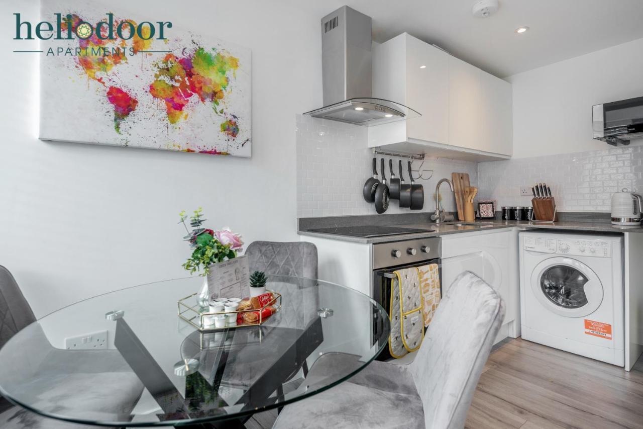 Milton Keynes Apartments, Sleeps Up To 5, Free Parking, Free Wifi & Movies, 7 Mins Drive To Milton Keynes Central Station For Direct Trains To London & The North Luaran gambar