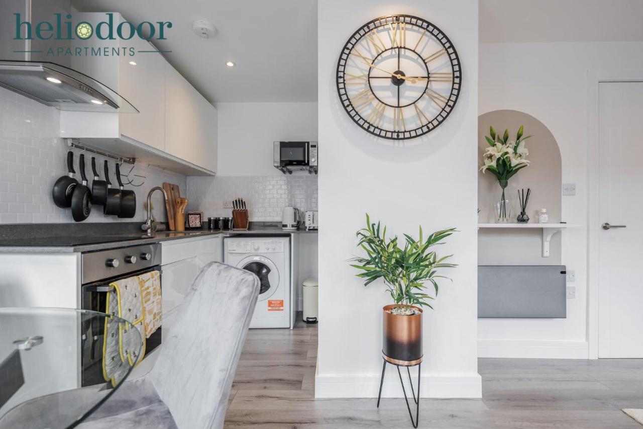 Milton Keynes Apartments, Sleeps Up To 5, Free Parking, Free Wifi & Movies, 7 Mins Drive To Milton Keynes Central Station For Direct Trains To London & The North Luaran gambar
