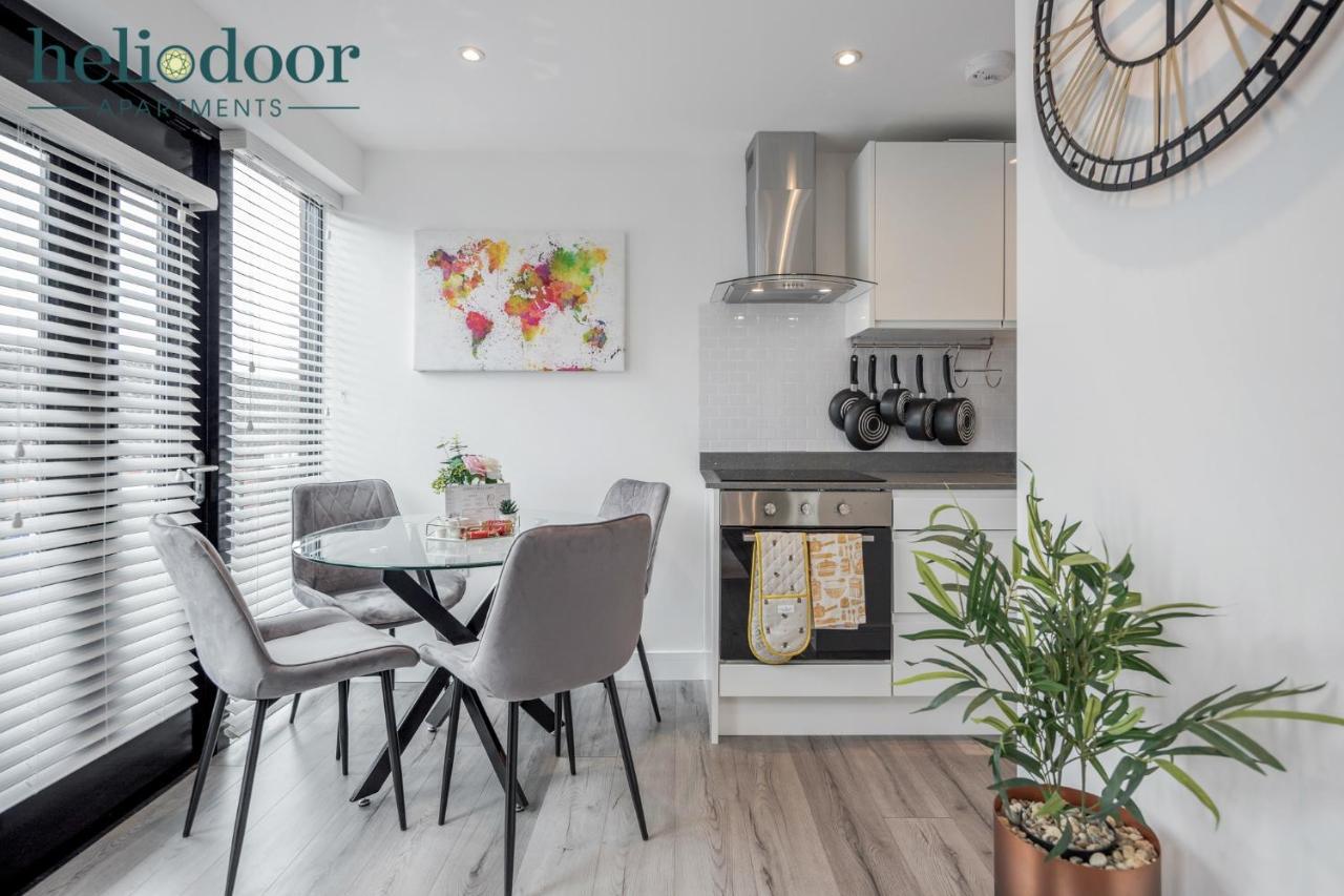 Milton Keynes Apartments, Sleeps Up To 5, Free Parking, Free Wifi & Movies, 7 Mins Drive To Milton Keynes Central Station For Direct Trains To London & The North Luaran gambar