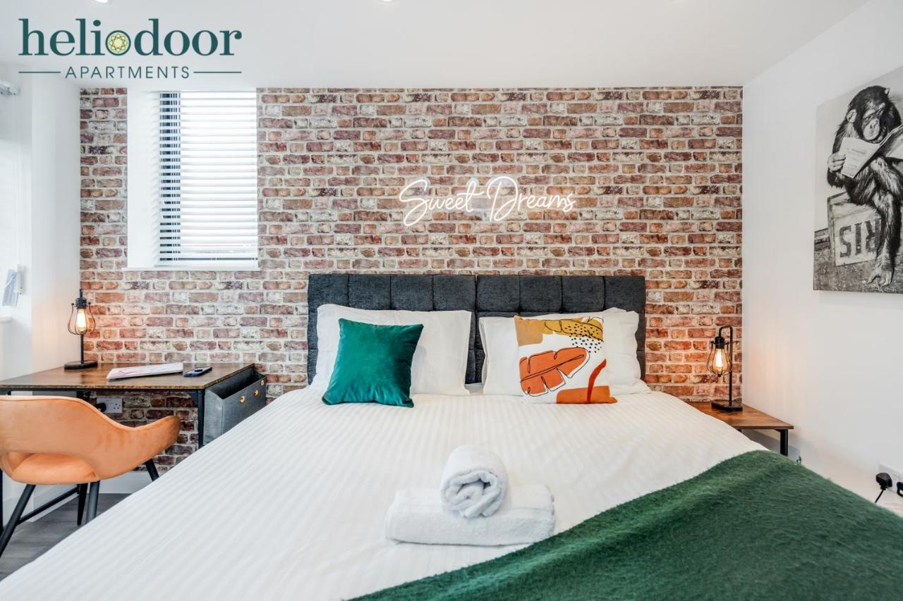 Milton Keynes Apartments, Sleeps Up To 5, Free Parking, Free Wifi & Movies, 7 Mins Drive To Milton Keynes Central Station For Direct Trains To London & The North Luaran gambar