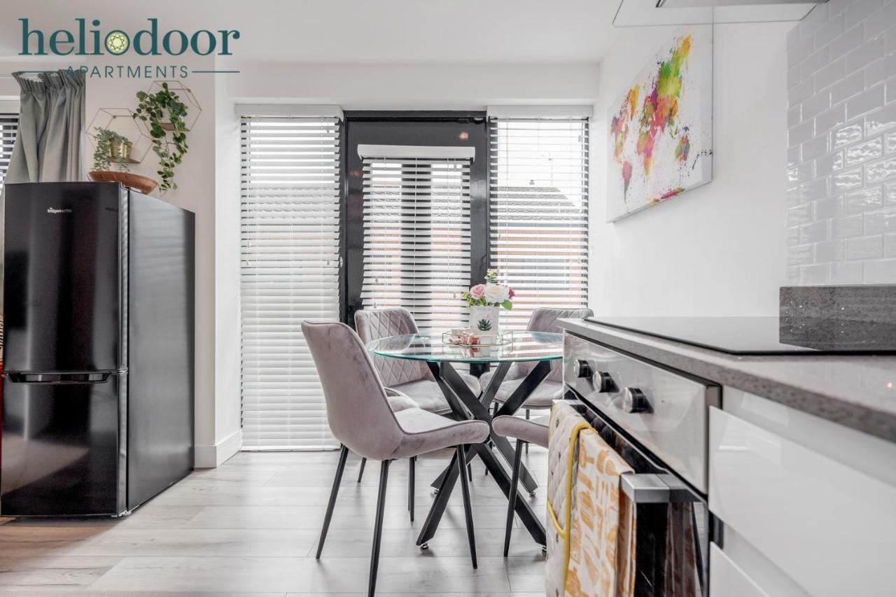 Milton Keynes Apartments, Sleeps Up To 5, Free Parking, Free Wifi & Movies, 7 Mins Drive To Milton Keynes Central Station For Direct Trains To London & The North Luaran gambar